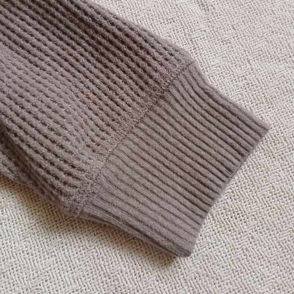 old navy ♡ plush cozy waffle long sleeve shirt - Picture 6 of 8